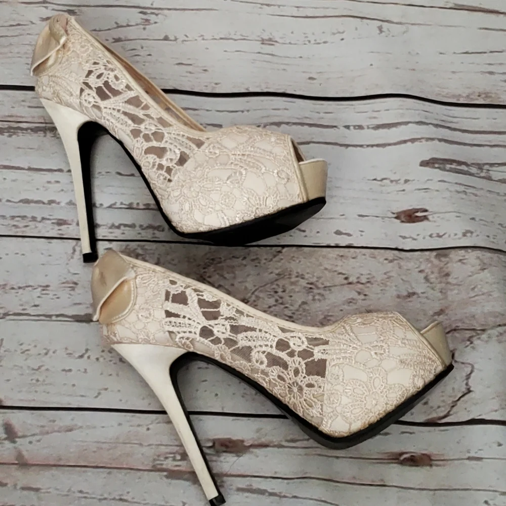 Sexy MM cream lace and mesh platform heels with bows size 39, size 9